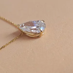 Pendentif solitaire en diamant de laboratoire taille poire certifié IGI 2,0 carats en or jaune 14 carats - Product Image 5