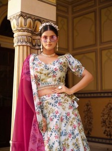 Lehenga Choli Moderno de Seda Semi-Cosido con Estampado Floral para Bodas, Diwali y Fiestas - Product Image 4