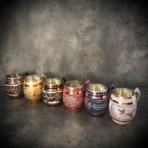 Mug à vin vintage en métal avec motif floral gravé et finition dorée, accessoire de boisson réutilisable en cuivre pour fût et chopes à bière - Product Image 6