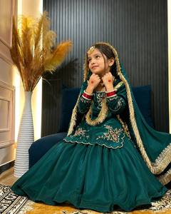 Salwar Kameez brodé vert pour enfants, tenue indienne pakistanaise, dupatta à franges, robe de fête de mariage - Product Image 5
