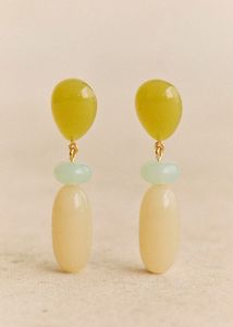 Boucles d'oreilles contemporaines en résine, faites à la main, bijoux botaniques en résine, boucles d'oreilles artistiques en résine époxy, boucles d'oreilles statement, résine florale de jardin - Product Image 4