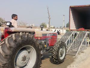 Nouveau tracteur à roues PAKISTAN MILLAT MASSEY FERGUSON MF 385 4x4 - Product Image 2