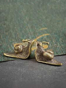 Solid Brass Shell Design <b>Paperweight</b> with Polished Finish – Heavy Desk Accessory for Home and Office Use - Product Image 5