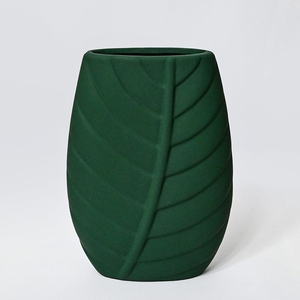 Jarrón de cerámica verde con esmalte verde intenso, estilo minimalista, inspirado en la naturaleza, con relieve floral, 24 cm, éxito de ventas en 2025. - Product Image 5