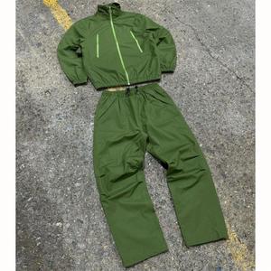 Chándal Unisex Verde de Manga Larga con Cuello Alto, de Secado Rápido, Estilo Deportivo, Color Sólido, Ligero, de Poliéster, Corte Regular para Adultos - Product Image 1