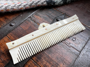 Peine Redondo de Hueso Natural Pulido a Mano, Ecológico, para Desenredar el Cabello Suavemente, para Hombres y Mujeres, Regalo de Boda - Product Image 6