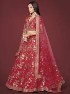 Conjunto de Lehenga Bordado Floral Borgoña, Traje de Boda, Blusa Anarkali, Dupatta de Tela, Vestido de Novia para Festivales, Rivaayat House, En Stock - Product Image 1