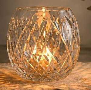 Porte-bougie moderne en verre noir avec découpes en nid d'abeille, design unique, décoration de table - Product Image 4