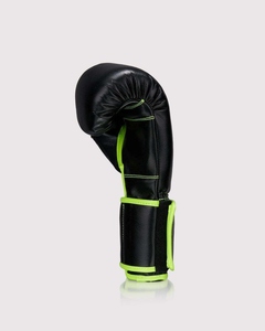 ถุงมือชกมวยสำหรับฝึกซ้อม รุ่น Professional Pro Fighting Fly สีดำ หนังวัวแท้ สายรัดข้อมือปรับได้ รุ่น AI-BG-521 - Product Image 3