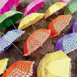 Parapluie design indien brodé à la main 100% coton Parasol mariage indien, hldi, Mehendi Décor parapluie design - Product Image 1