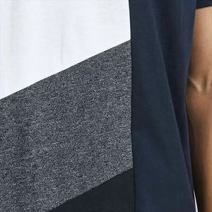 เสื้อยืดผู้ชายทันสมัย พิมพ์ลายคมชัด แขนสั้น ระบายอากาศได้ดี เป็นมิตรกับสิ่งแวดล้อม ผลิตจากโพลีเอสเตอร์/คอตตอน แฟชั่นสำหรับหนุ่มๆ - Product Image 4