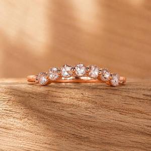 Bague Hip Hop Unisexe en Or Rose Plaqué avec 7 Pierres Rondes Brillantes en Diamant Certifié IGI pour Mariage et Fiançailles - Product Image 1