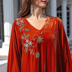 Abaya de prière pour femmes, style turc modeste, design haut de gamme, en velours perlé, longueur maxi, ourlet évasé - Product Image 2