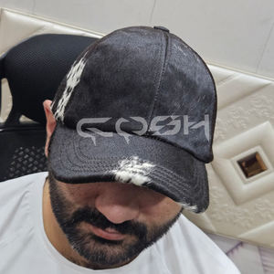 Gorra de Béisbol Hecha a Mano de Piel de Vaca con Pelo Blanco y Negro - Product Image 5