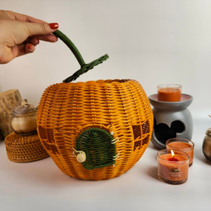 Maisonnette en rotin tressé à la main en forme de citrouille avec porte ouvrante, maisonnette en bois naturel - Product Image 3