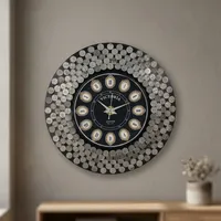 Horloge murale en bois artisanale Victoria, analogique à quartz, fonctionnant à piles, ronde, motif pièces de monnaie noires, Huda Handicrafts