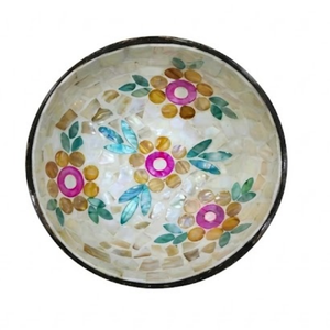 Vente en gros de bols en noix de coco gravés, durables, modernes, uniques, artisanaux, polis, écologiques, de qualité supérieure - Product Image 2