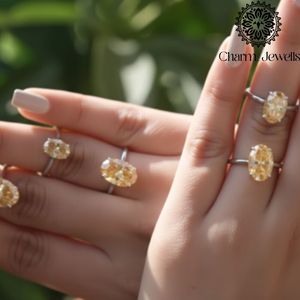 Bague de fiançailles classique pour femme en argent plaqué or 10K/14K avec moissanite taille coussin et sertissage à griffes - Charm Jewells - Product Image 3
