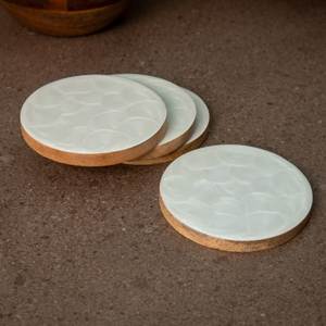 Les sous-verres ultra-brillants sont un moyen élégant de rehausser votre collection de table avec un style design haut de gamme. - Product Image 6