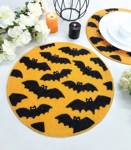 Set de table rond perlé chauve-souris Halloween fait main en perles de rocaille, orange et noir, pour décoration de table de fête effrayante - Product Image 3
