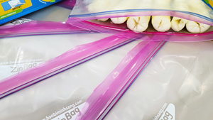 Double <b>Zip</b> Food <b>Bag</b> Made from Recycled Materials Supporting Sustainable Food Storage and Secure Sealing - Product Image 5