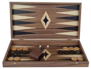 Jeu de backgammon en bois avec dés et pions dans un coffret cadeau - Product Image 1