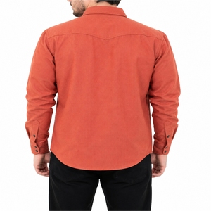 Camisa de mezclilla azul clásica para hombre, camisa informal de manga larga con botones y ajuste cómodo para uso diario y actividades al aire libre - Product Image 2