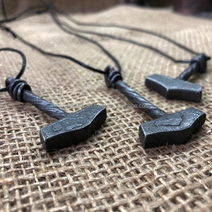Joyería vikinga hecha a mano de hierro forjado, martillo pesado de Thor, herramienta de caza, colgante, joyería masculina de RF Crafts - Product Image 3