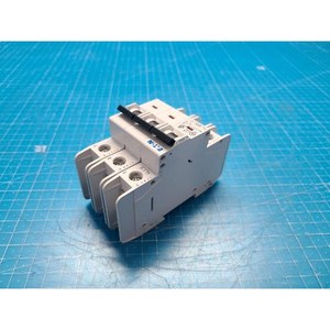 Pièces d'équipement semi-conducteur d'occasion Eaton FAZ-D15/3-RT, état actuel - Product Image 3