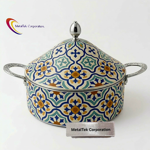 Plat de service en métal artisanal de luxe, design élégant arabesque émaillé, chauffe-plat isolé, pour la maison - Product Image 1