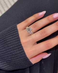 Bague de fiançailles en diamant 2,50 carats taille émeraude, cultivé en laboratoire, or massif 14K 18K, sertie à double griffe, solitaire, pour demande en mariage, bijoux fins - Product Image 1