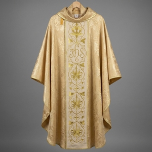 Chasuble Damassée Dorée Premium avec Orphréage Métallique Brodé Lourd – Vêtement Liturgique - Product Image 1