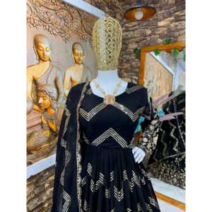 Hermoso Vestido Anarkali con Pantalón y Dupatta para Fiestas, Ropa India y Pakistaní - Product Image 5