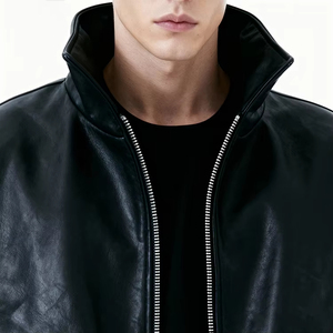 เสื้อแจ็คเก็ตมอเตอร์ไซค์หนังแท้ 100% สำหรับผู้ชาย คอตั้ง โลโก้ด้านหน้า เป็นมิตรกับสิ่งแวดล้อม ระบายอากาศได้ดี กันน้ำ กันลม สไตล์ไฮสตรีท - Product Image 4