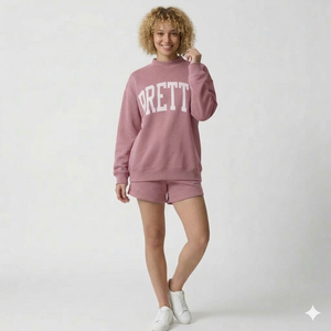 Ensemble col roulé et short pour femme, créé dans un style décontracté raffiné alliant confort détendu et élégance. - Product Image 1