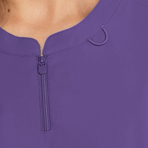 Blusa Médica Morada de Manga Corta para Mujer con Bolsillos, Logotipo y Color Personalizados, Uniforme de Enfermería - Product Image 6