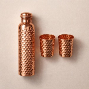 Juego de Vasos de Cobre Sólido con Diseño de Panal de Abeja, Superficie Pulida, Vasos Cónicos de Lujo - Product Image 1