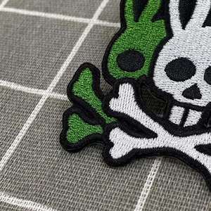 Patch logo personnalisé en PVC et caoutchouc pour vêtements, sacs et accessoires – Patch logo en caoutchouc souple de qualité supérieure avec design personnalisé - Product Image 4