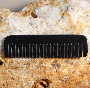 Peigne en corne de buffle artisanal naturel, produits de soins personnels, meilleur cadeau - Product Image 1