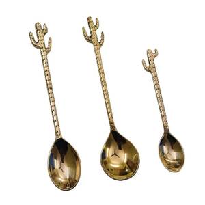Cuillères à dessert et à thé en laiton faites à la main, avec manche en forme de cœur, gravées, finition miroir dorée, pour mariages et dîners - Product Image 2