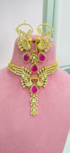 Collier de qualité supérieure avec boucles d'oreilles et maang tikka, parfait pour les mariages, les soirées, les occasions spéciales, ensemble de colliers traditionnels minimalistes. - Product Image 3