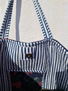 Sac fourre-tout matelassé réversible en velours avec imprimé oiseaux – Sac à bandoulière XL matelassé pour femme – Logo personnalisé – Sac de voyage et de shopping tendance - Product Image 3