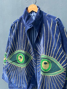 Chaqueta de terciopelo azul real con motivos de ojo turco bordados a mano y rayos de sol dorados Zari, chaqueta artesanal de invierno. - Product Image 3