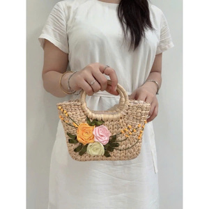 Sac fourre-tout décontracté en paille tressée, style boîte, vintage, rond, avec bandoulière en cuir PU, fermeture éclair et broderie - Product Image 3