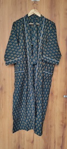 Kimono con Cinturón y Estampado Floral Verde Oscuro - Product Image 2