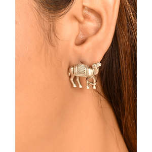 Pendientes Elegantes de Plata 925 con Diseño Vintage de Meera Jaipur para Mujer - Product Image 1