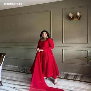 ชุดคุर्ติอานาร์กาลีสีแดงทรงบานยาวประดับด้วยงานปักเลื่อมและดิ้นลักนาวี  ผ้าจอร์เจตต์เทียมสวยงาม ดีไซน์เนอร์แบรนด์ดัง สำหรับผู้หญิง - Product Image 1