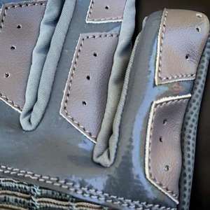 ถุงมือตีเบสบอลหนังคุณภาพดี ทันสมัย ทนทาน ใช้ได้ทั้งมือซ้ายและขวา ปิดด้วยแถบตีนตุ๊กแก ระบายอากาศได้ดี เหมาะสำหรับซอฟต์บอล ขายส่ง - Product Image 5