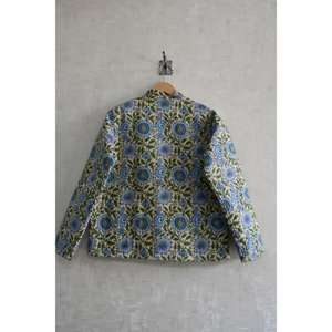เสื้อแจ็คเก็ตผ้าฝ้ายพิมพ์ลายดอกไม้แบบกลับด้านได้สำหรับผู้หญิง แจ็คเก็ตเย็บมือน้ำหนักเบา สไตล์โบโฮ - Product Image 4