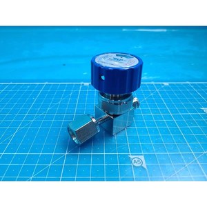 Válvula de Gas de Alta Pureza TKF 316L 10K-1/4 EP S678401236007, Usada como Pieza de Repuesto para Equipos de Semiconductores Legacy - Product Image 3
